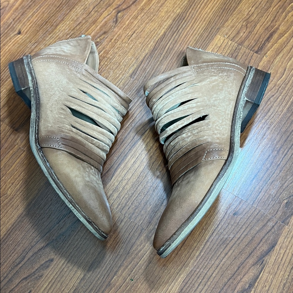 Free People Sz 38 Lost Valley Tan Leather Strappy Ankle Boots  EUC Boho - Picture 5 of 13